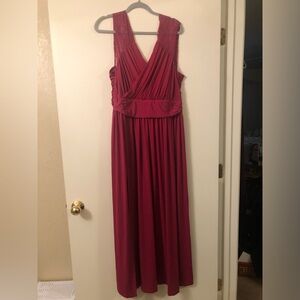New without tags floor length dress. Great for any formal event!